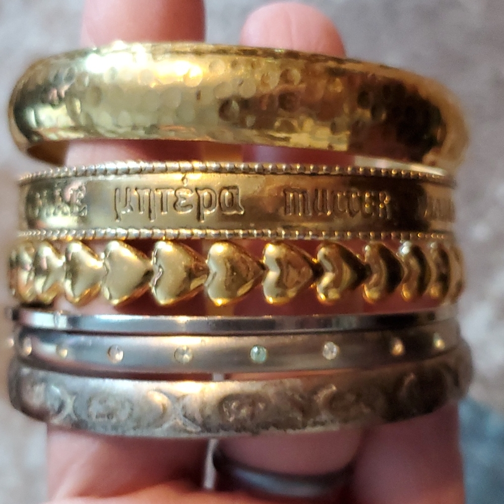Bracelets - Picture 1 of 4